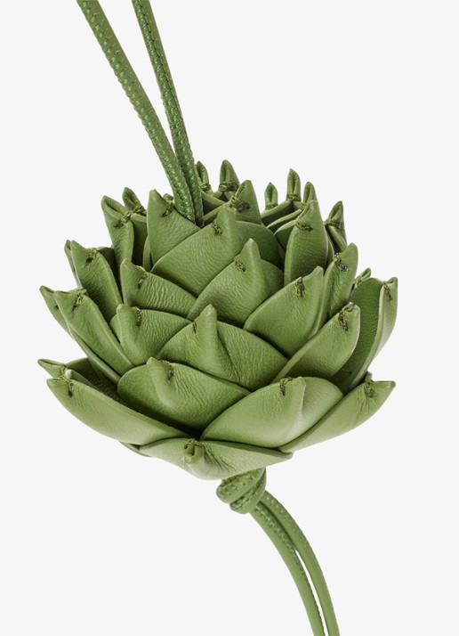 LOEWE Artichoke tasbedel van leer - voorkant 2 groen