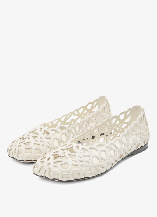 LOEWE Ballerina van lamsleer met opengewerkt dessin - voorkant 4 wit