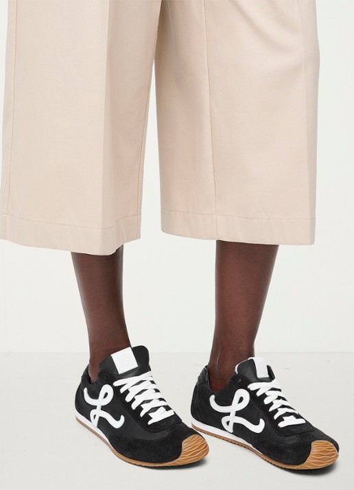 LOEWE Ballet Runner 2.0 sneaker met kalfsleren details - voorkant 2 zwart