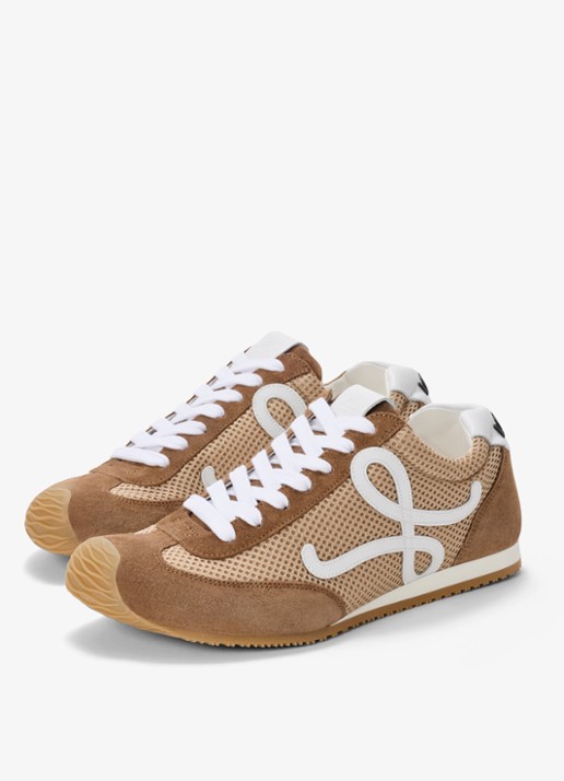 LOEWE Ballet Runner 2.0 sneaker van mesh met suède details - detail bruin