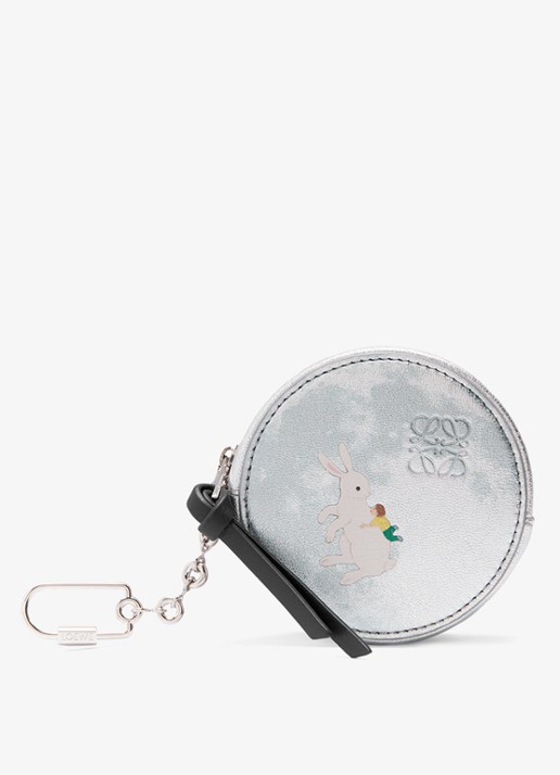 LOEWE Bunny Large Cookie sleuteletui van kalfsleer met metallic finish - voorkant zilver