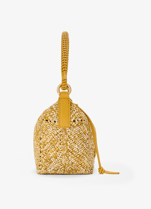 LOEWE Cala Mini handtas van raffia met kalfsleren details - detail 2 mosterd