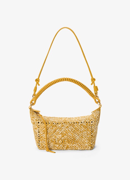 LOEWE Cala Mini handtas van raffia met kalfsleren details - detail 3 mosterd