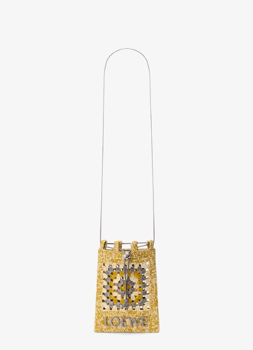 LOEWE Crossbodytas van raffia met logo - detail 3 mosterd