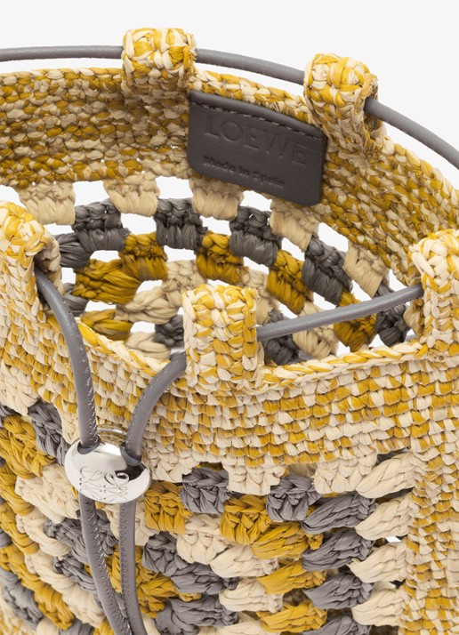 LOEWE Crossbodytas van raffia met logo - detail 4 mosterd
