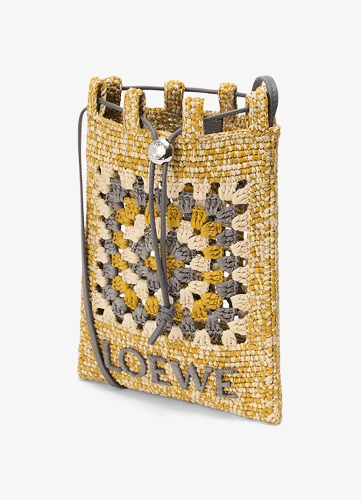 LOEWE Crossbodytas van raffia met logo - voorkant 2 mosterd