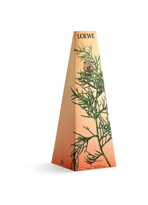 LOEWE Cypress Balls Wax Candle - geurkaars kandelaar 330 gram - detail 3 undefined