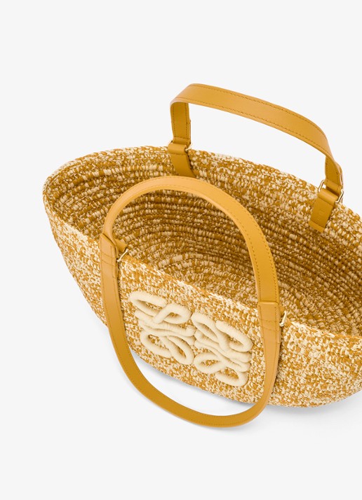 LOEWE Eclipse Medium shopper van raffia met logo - detail 6 mosterd