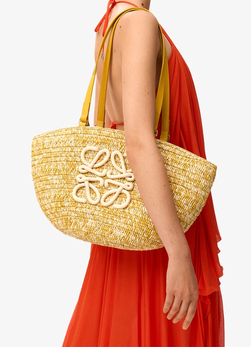 LOEWE Eclipse Medium shopper van raffia met logo - voorkant 3 mosterd