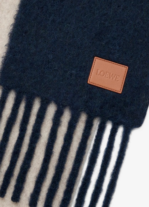 LOEWE Fijngebreide sjaal in alpaca wolblend 176 x 23 cm - detail 4 donkerblauw
