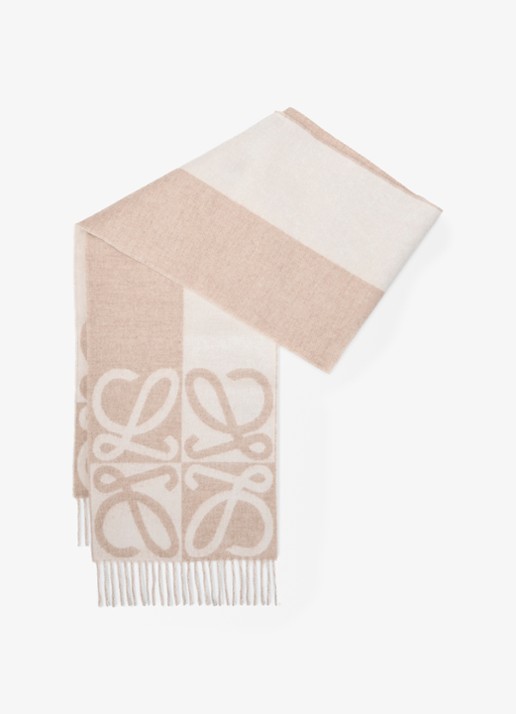 LOEWE Fijngebreide sjaal in kasjmierblend met logo 180 x 28 cm - voorkant 2 beige