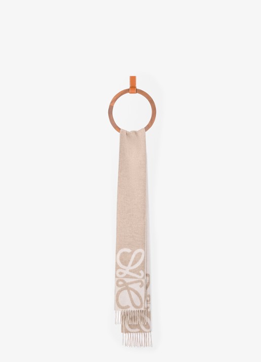 LOEWE Fijngebreide sjaal in kasjmierblend met logo 180 x 28 cm - voorkant 3 beige