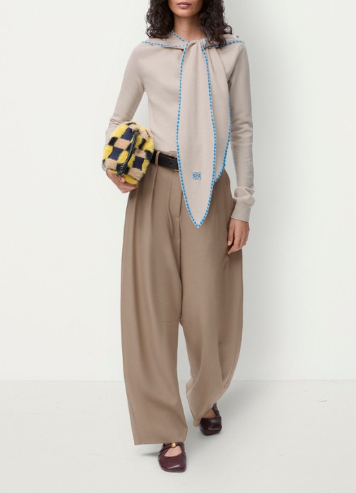 LOEWE Fijngebreide trui van wol met sjaalkraag - voorkant 4 beige