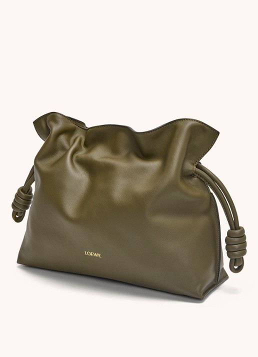 LOEWE Flamenco clutch van kalfsleer - voorkant 6 olijfgroen