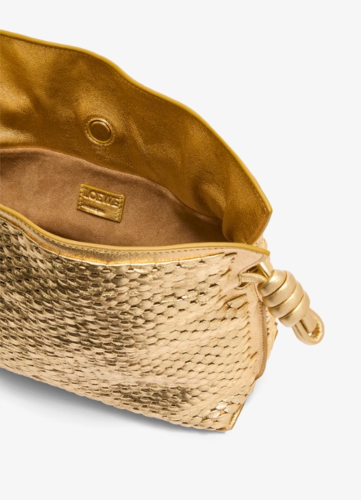 LOEWE Flamenco clutch van leer met metallic finish - detail 6 goud