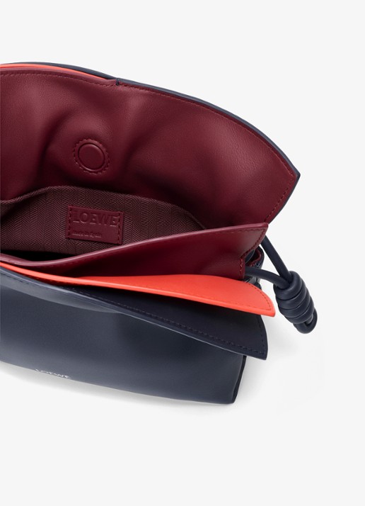 LOEWE Flamenco Layers Mini clutch van kalfsleer - detail 5 donkerblauw