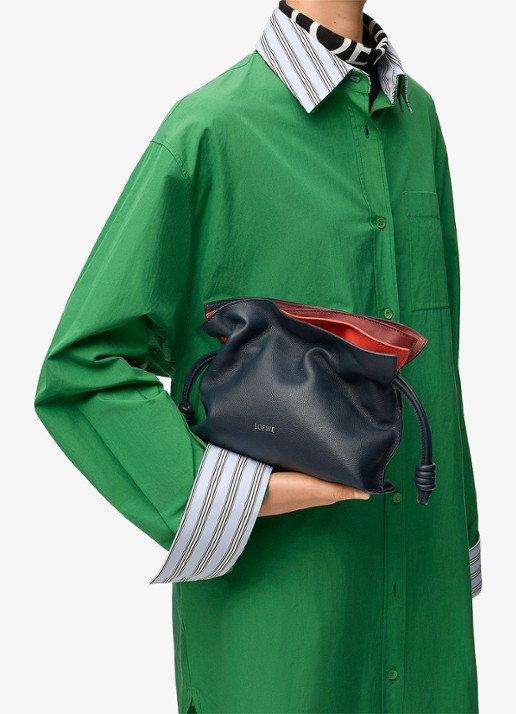LOEWE Flamenco Layers Mini clutch van kalfsleer - detail 6 donkerblauw