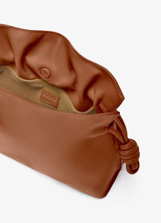 LOEWE Flamenco Medium clutch van kalfsleer - detail 5 bruin