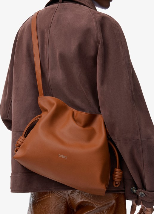 LOEWE Flamenco Medium clutch van kalfsleer - detail 7 bruin