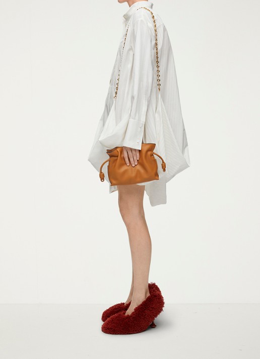 LOEWE Flamenco Mini clutch van kalfsleer - voorkant 3 camel