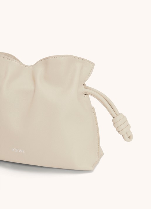 LOEWE Flamenco Mini clutch van kalfsleer - detail 3 beige
