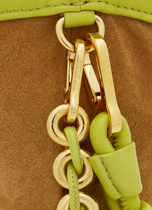 LOEWE Flamenco Mini clutch van lamsleer - detail 5 lime