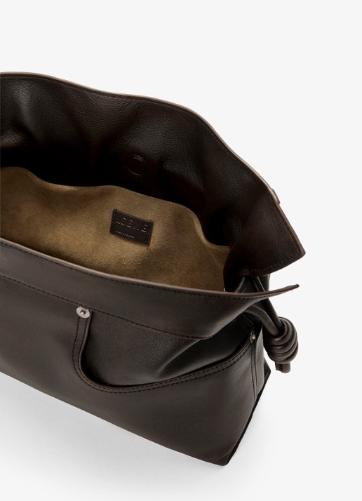 LOEWE Flamenco Panta M clutch van kalfsleer - detail 5 donkerbruin