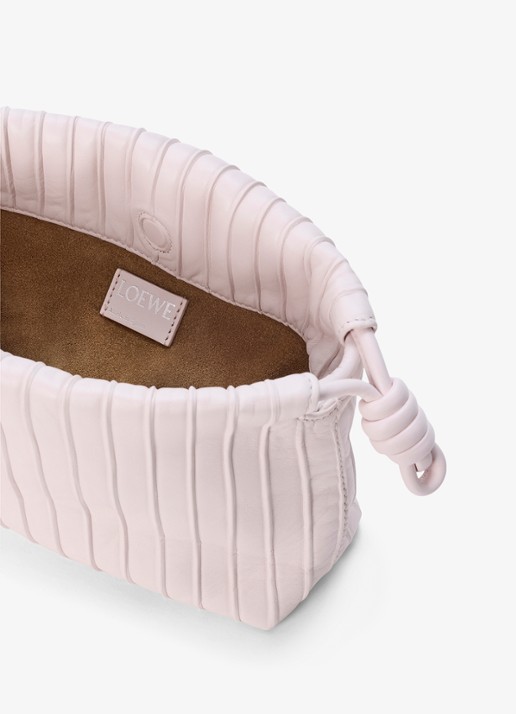 LOEWE Flamenco Pleated Mini schoudertas van kalfsleer - detail 4 lichtroze
