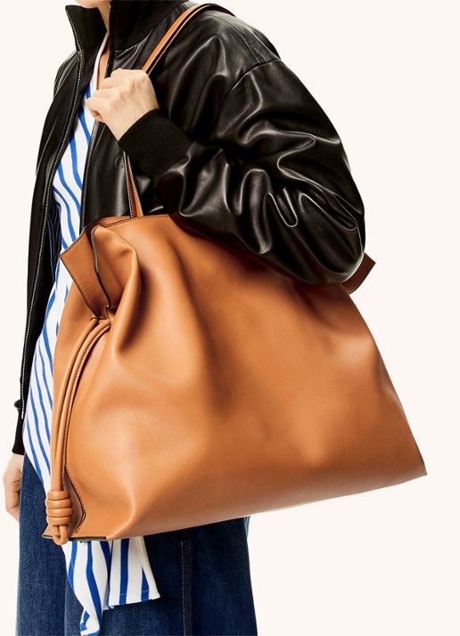 LOEWE Flamenco XL schoudertas van kalfsleer - voorkant 2 lichtbruin