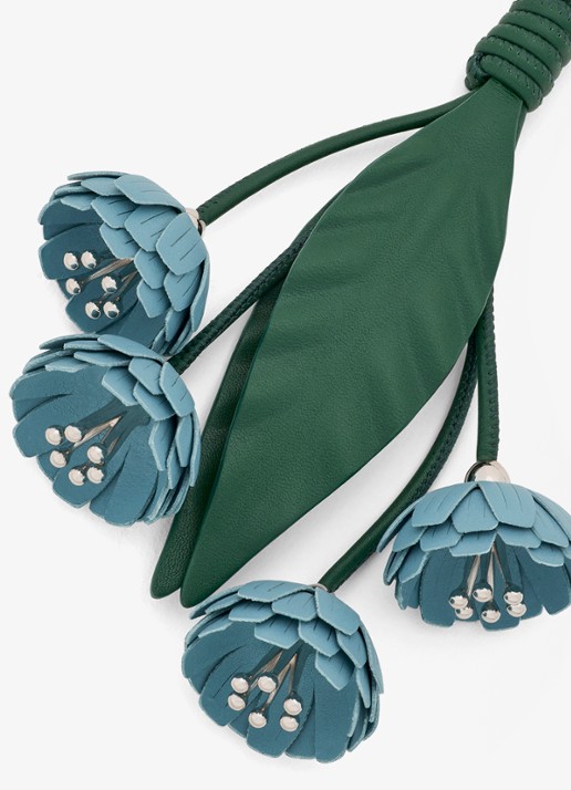 LOEWE Flower Pistil tasbedel van kalfsleer - detail 3 blauw