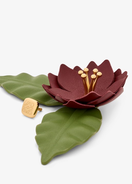 LOEWE Flower Pistil tasbedel van kalfsleer - detail 3 bordeauxrood