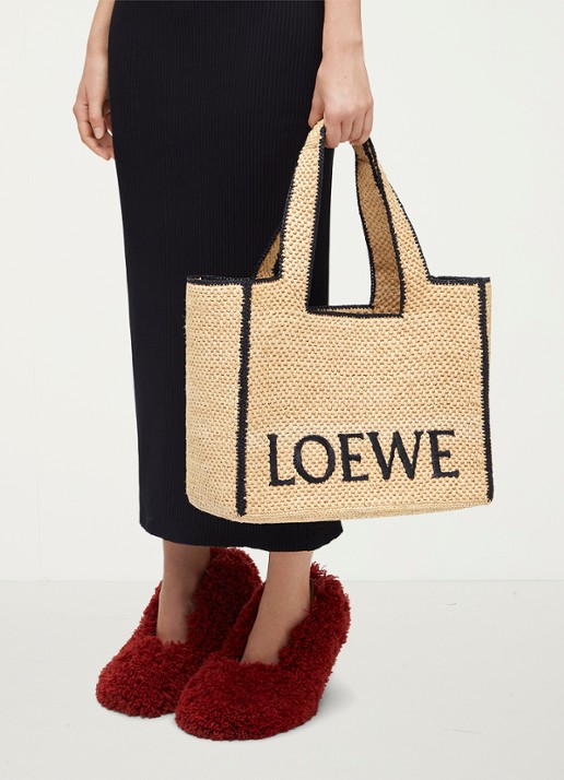 LOEWE Font Large shopper van raffia met logo - voorkant 2 beige