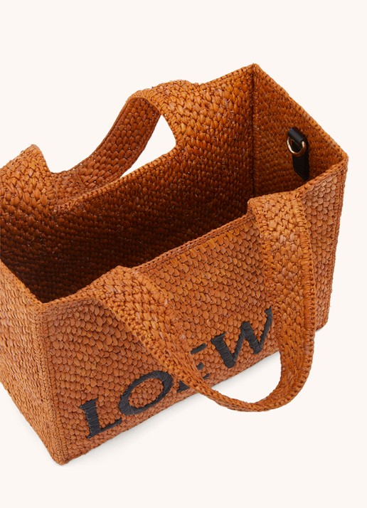 LOEWE Font Small shopper van raffia met afneembare schouderriem - detail 5 cognac