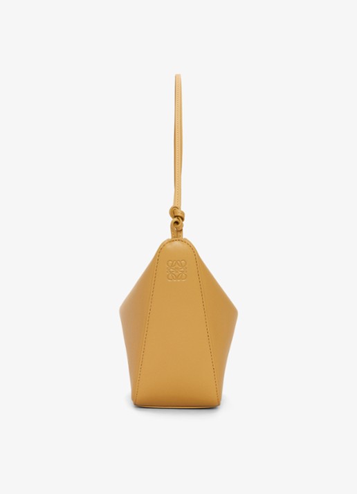 LOEWE Hammock Hobo schoudertas van kalfsleer - achterkant 3 okergeel