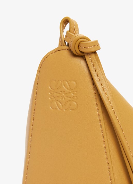 LOEWE Hammock Hobo schoudertas van kalfsleer - detail 6 okergeel