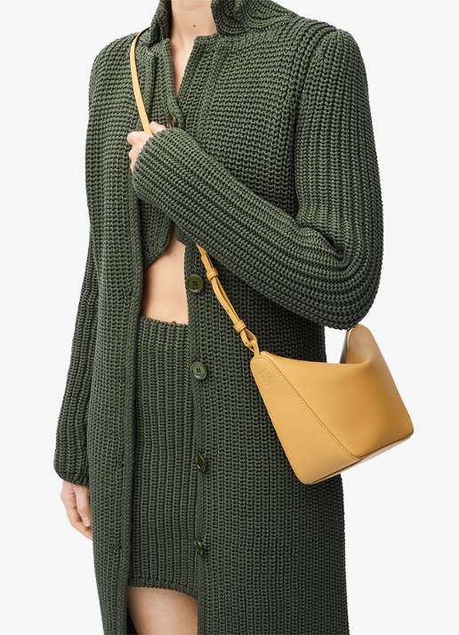 LOEWE Hammock Hobo schoudertas van kalfsleer - voorkant 2 okergeel