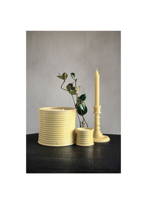 LOEWE Honeysuckle Wax Candle - geurkaars kandelaar 330 gram - detail 4 undefined