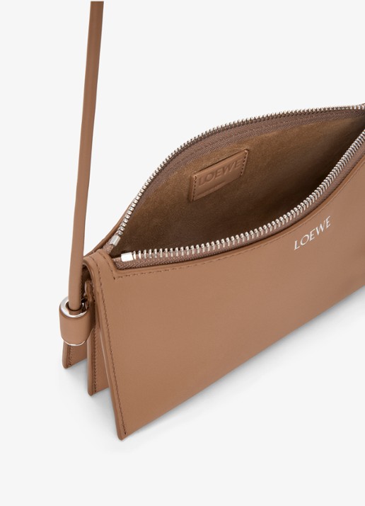 LOEWE Joya crossbodytas van kalfsleer - detail 4 camel
