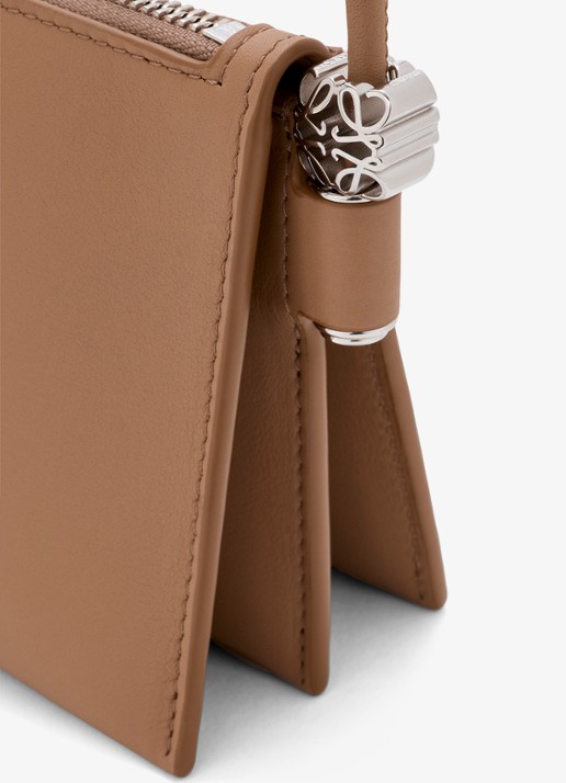LOEWE Joya crossbodytas van kalfsleer - detail 6 camel