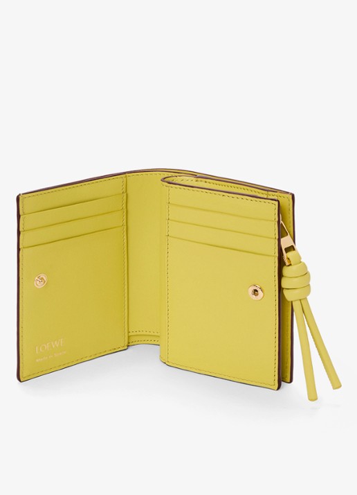 LOEWE Knot Compact portemonnee van kalfsleer - voorkant 2 bordeauxrood