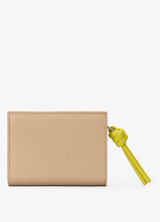 LOEWE Knot Compact portemonnee van kalfsleer - achterkant 5 beige