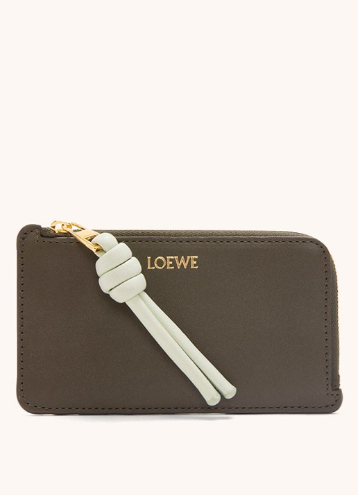 LOEWE Knot pasjeshouder van kalfsleer - voorkant khaki