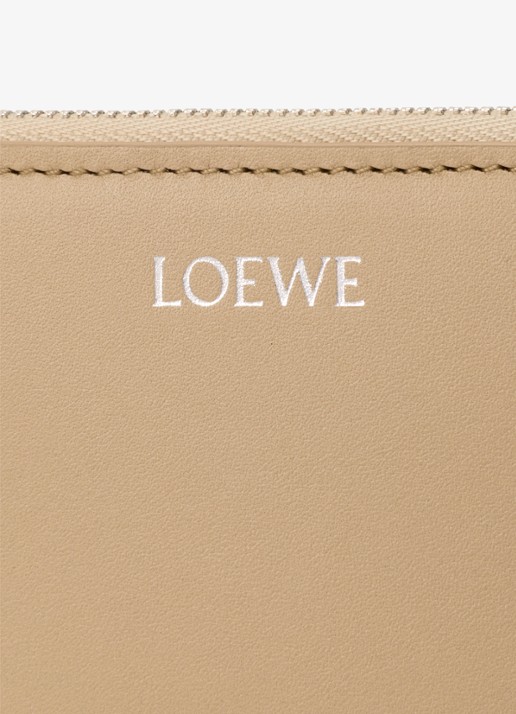 LOEWE Knot portemonnee van kalfsleer - detail beige