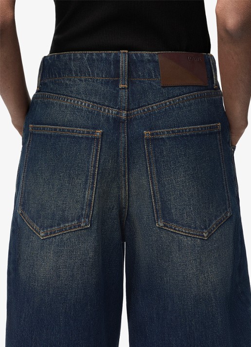 LOEWE Mid waist balloon jeans met donkere wassing - detail 5 donkerblauw