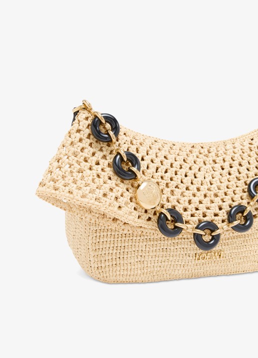 LOEWE Ola Medium schoudertas van raffia met kalfsleren details - detail 7 beige