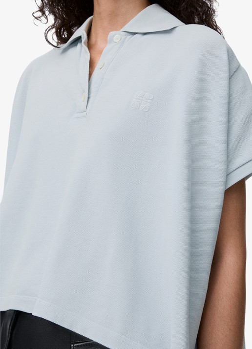 LOEWE Oversized polo met logoborduring en asymmetrische zoom - detail 4 lichtblauw