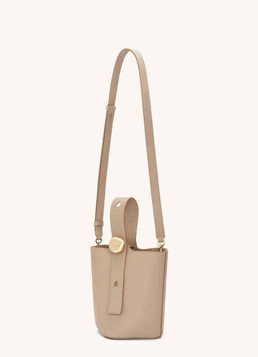 LOEWE Pebble Bucket Mini crossbodytas van kalfsleer - detail 4 beige
