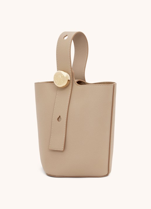 LOEWE Pebble Bucket Mini crossbodytas van kalfsleer - voorkant 2 beige