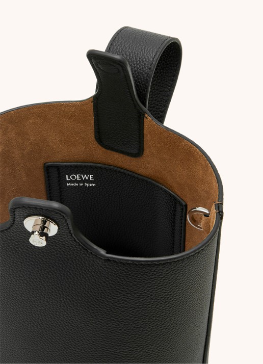 LOEWE Pebble Bucket Mini crossbodytas van kalfsleer - detail 4 zwart