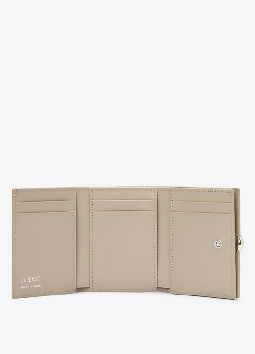 LOEWE Pebble portemonnee van kalfsleer - voorkant 5 zand